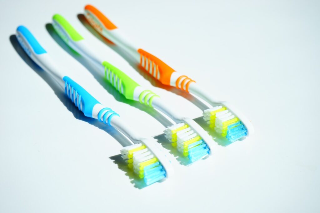 toothbrushes, hygiene, clean-1194942.jpg
